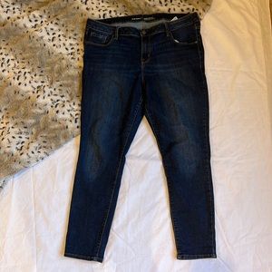 Old navy Rockstar mid-rise “short” ankle length jeans.